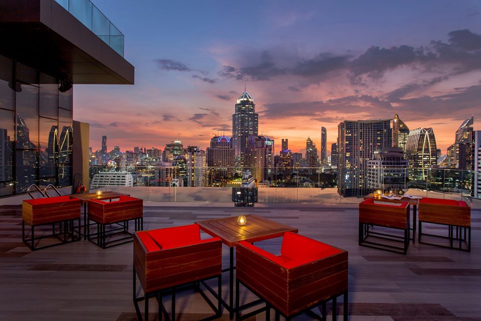 Positioned on the 25th floor, this rooftop bar boasts breathtaking views of Bangkok. 