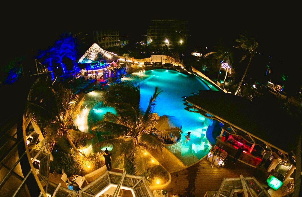 As twilight descends, prepare for a night of stylish revelry at Alexa Beach Club Pattaya.