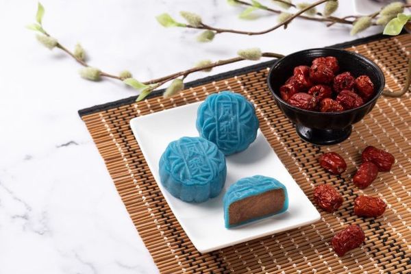 This hotel sells 5 interesting mooncake flavors to try this Mid-Autumn Festival